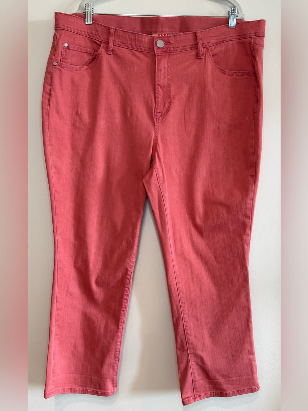 EVRI Women’s Coral Pink Stretch Capri Jeans Size 20
